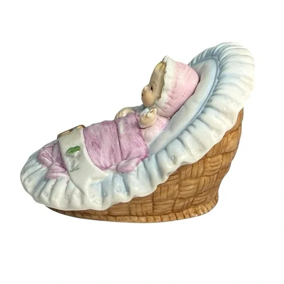 Enesco Designed Giftware Baby Figurine 1983 Pink Blanket Nursery Décor Vintage - Picture 3 of 8